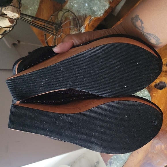 Shoes - Picture 3 of 6